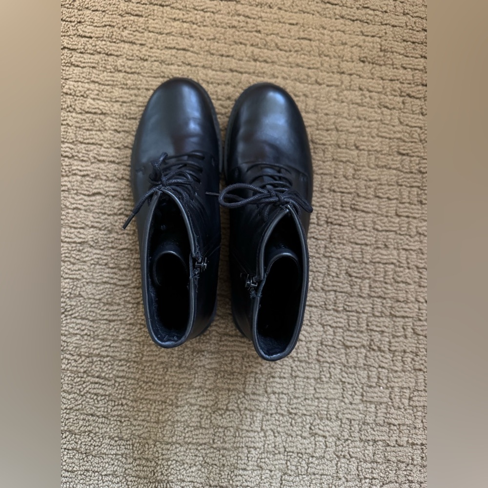 Camper boots. Leather. Size 9. Lace up ankle bootie style. Barely worn, clean. - Picture 8 of 11